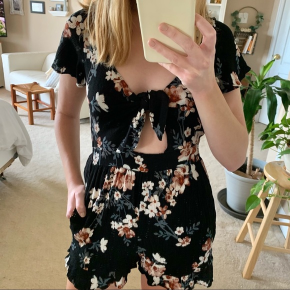 American Eagle Floral Keyhole Romper - Picture 3 of 7